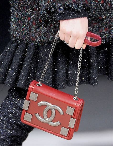 chanel dans le magazine elle|Chanel : l'histoire mode de la marque, ses derniers défilés .